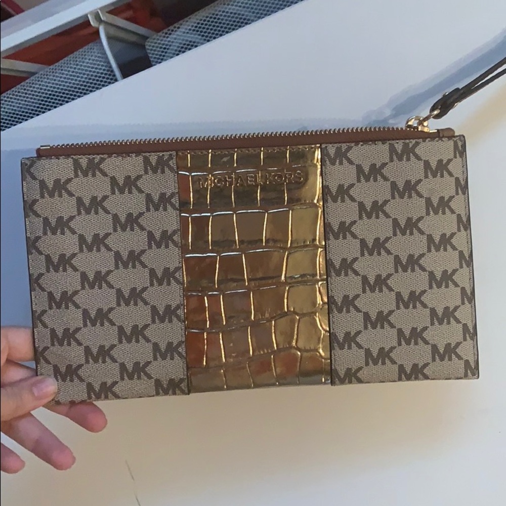 Michael Kors clutch - Picture 1 of 4